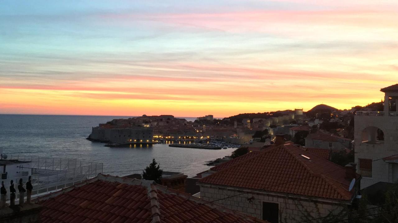 Sunset Over The Dubrovnik'S Old Town 외부 사진